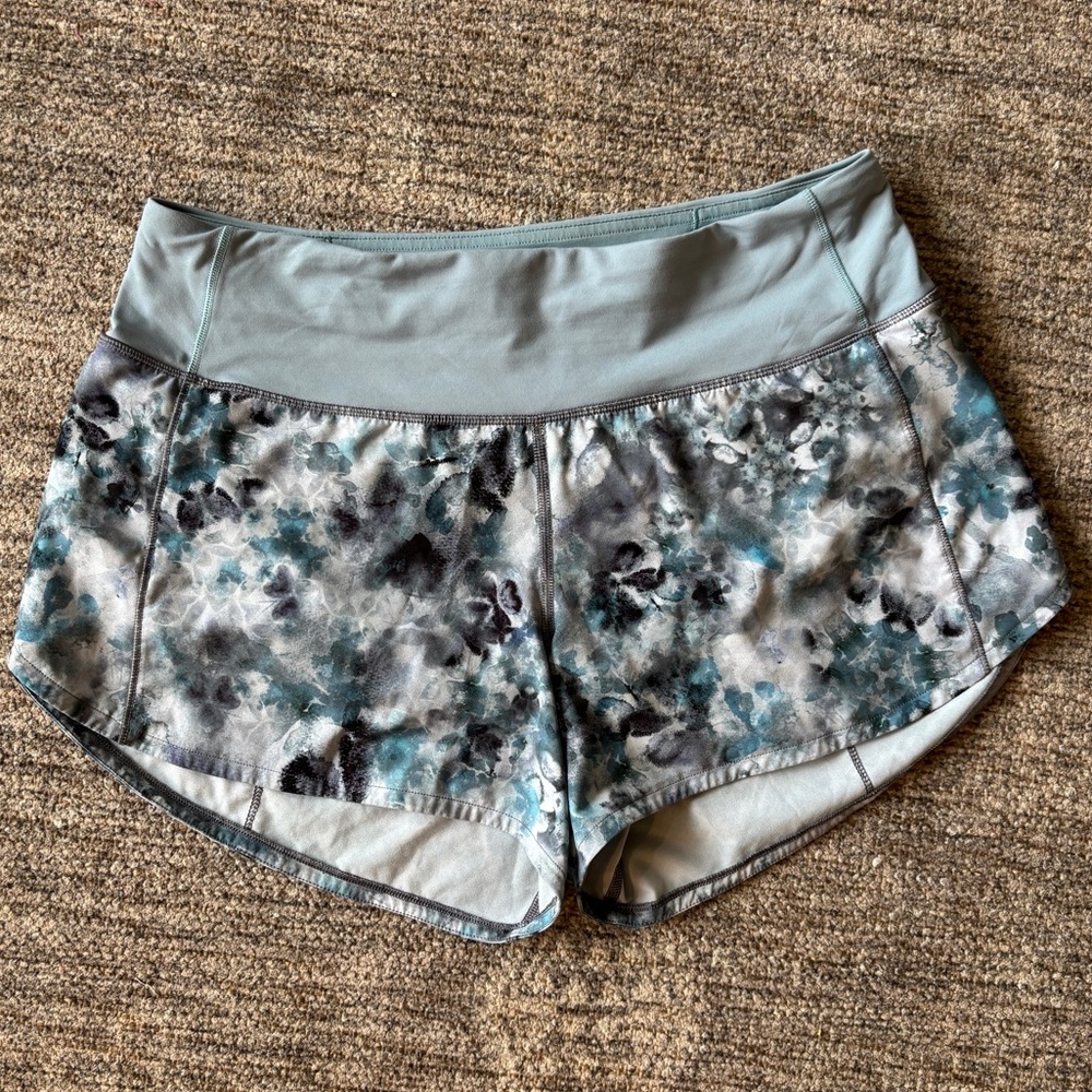 Lululemon Speed Up Shorts 4” Inseam 
Kaleidofloral Multi Blue Size: 6 Mid-Rise